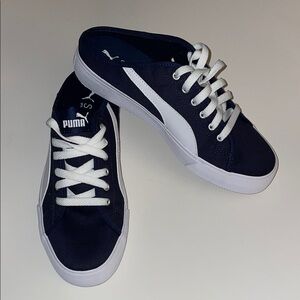 Puma Navy Blue and White Sneakers, slip on Perfect condition NWT ladies size 6